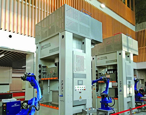 YGMK系列數(shù)控門式萬(wàn) 能液壓機(jī)