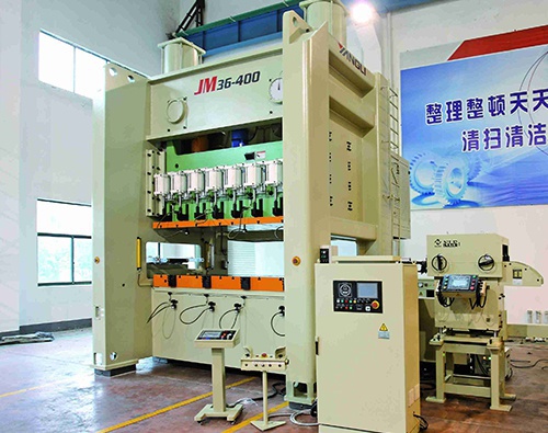 SP1系列龍門單點高精度、高性能壓力機 SP1系列龍門單點高精度、高性能壓力機 了解產品 SP2系列龍門雙點高精度、高性能壓力機 SP2系列龍門雙點高精度、高性能壓力機 了解產品 JM31/JMD31系列龍門型單點高性能壓力機（標準型、定制型） JM31/JMD31系列龍門型單點高性能壓力機（標準型、定制型） 了解產品 JM36/JMD36系列龍門型雙點高性能壓力機（標準型、定制型） JM36/JMD36系列龍門型雙點高性能壓力機（標準型、定制型）